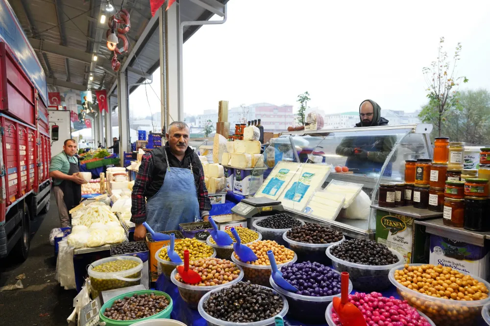 BARIŞ MAHALLESİ PAZAR ALANINA KAVUŞTU  BEYLİKDÜZÜ BELEDİYESİ VERDİĞİ BİR SÖZÜ DAHA TUTTU