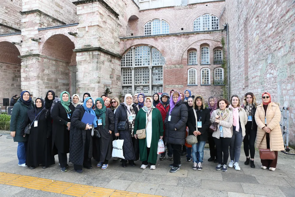 KÜÇÜKÇEKMECELİ KADINLAR İSTANBUL’U YENİDEN KEŞFEDİYOR