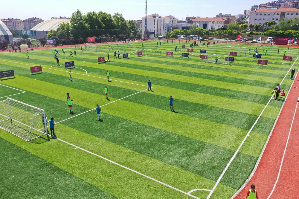 İLKOKULLAR ARASI FUTBOL ŞENLİĞİ YAPILDI