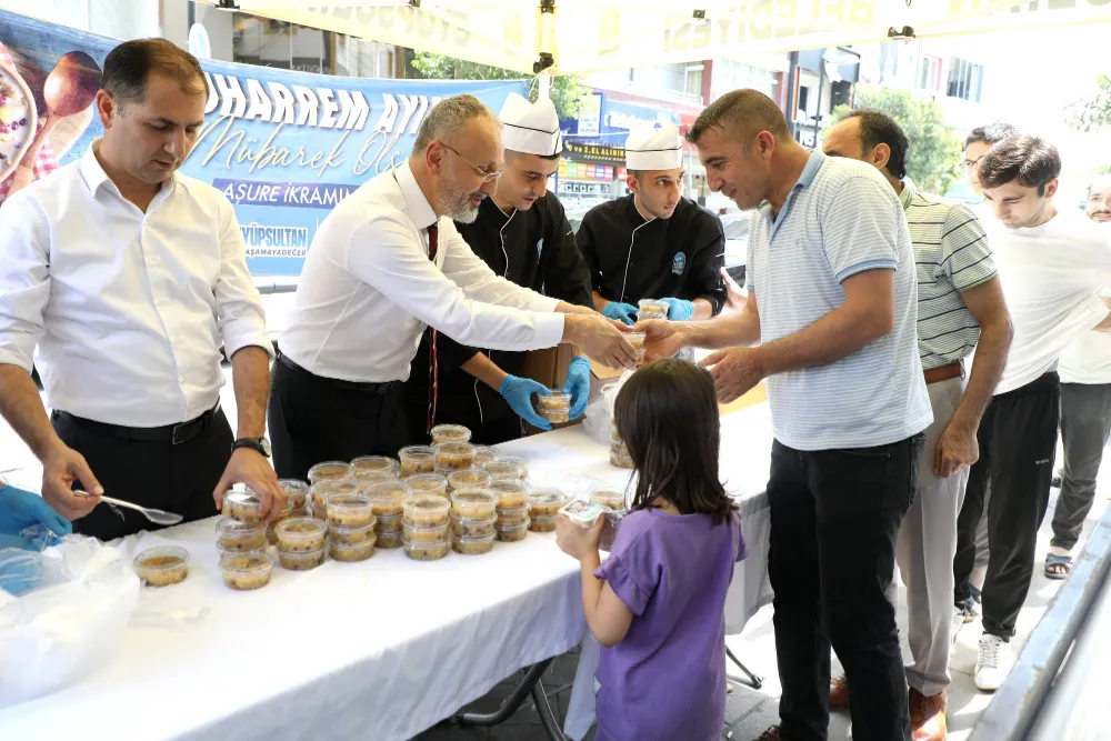 EYÜPSULTAN BELEDİYESİ’NDEN AŞURE İKRAMI