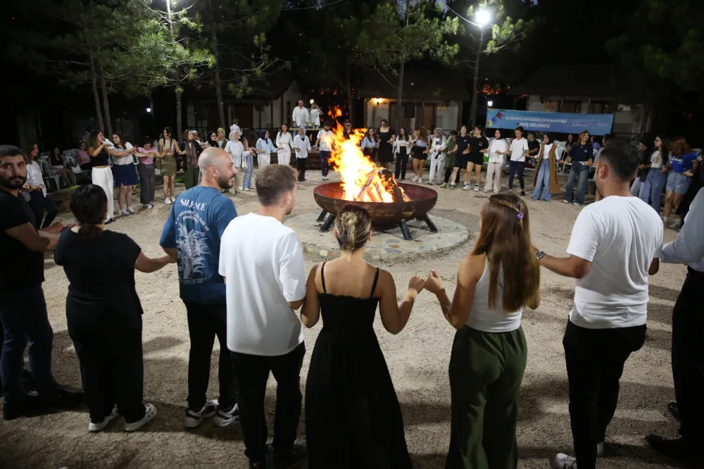 KAMP ATEŞİ GENÇLER İÇİN YANDI