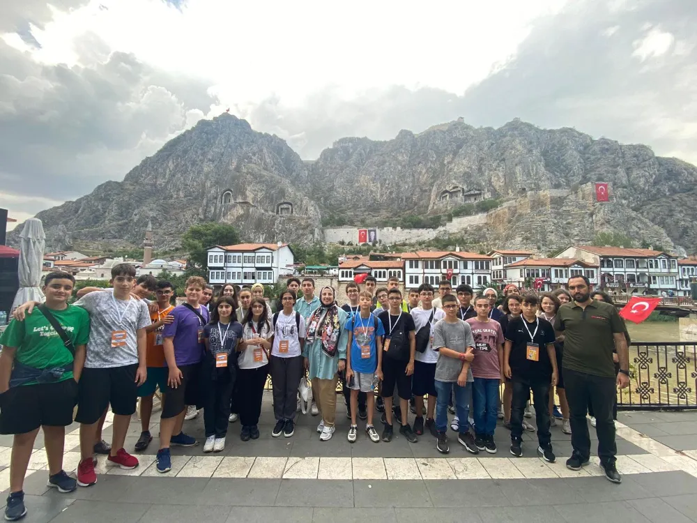 SULTANGAZİ BELEDİYESİNDEN BAŞARILI ÖĞRENCİLERE “KARADENİZ TURU”