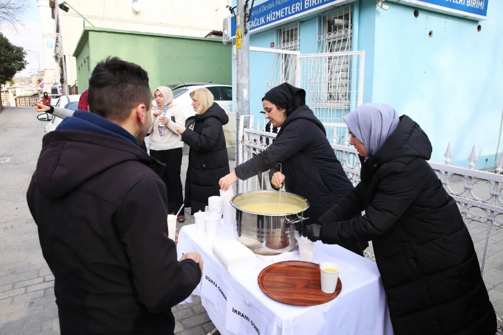 DÜNYA ÇORBA İKRAM GÜNÜ’NDE GÖNÜLLERİ ISITAN İKRAM