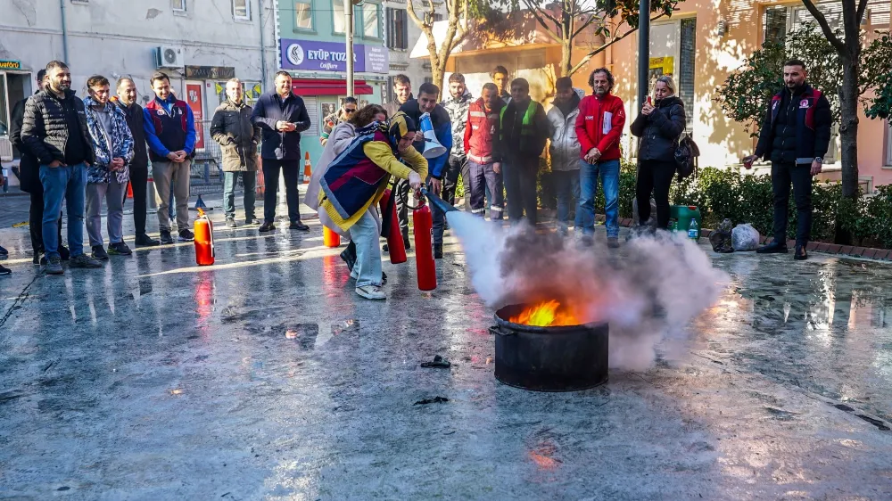 BEYOĞLU BELEDİYESİ ÇALIŞANLARINA YANGINLA MÜCADELE EĞİTİMİ VERİLDİ