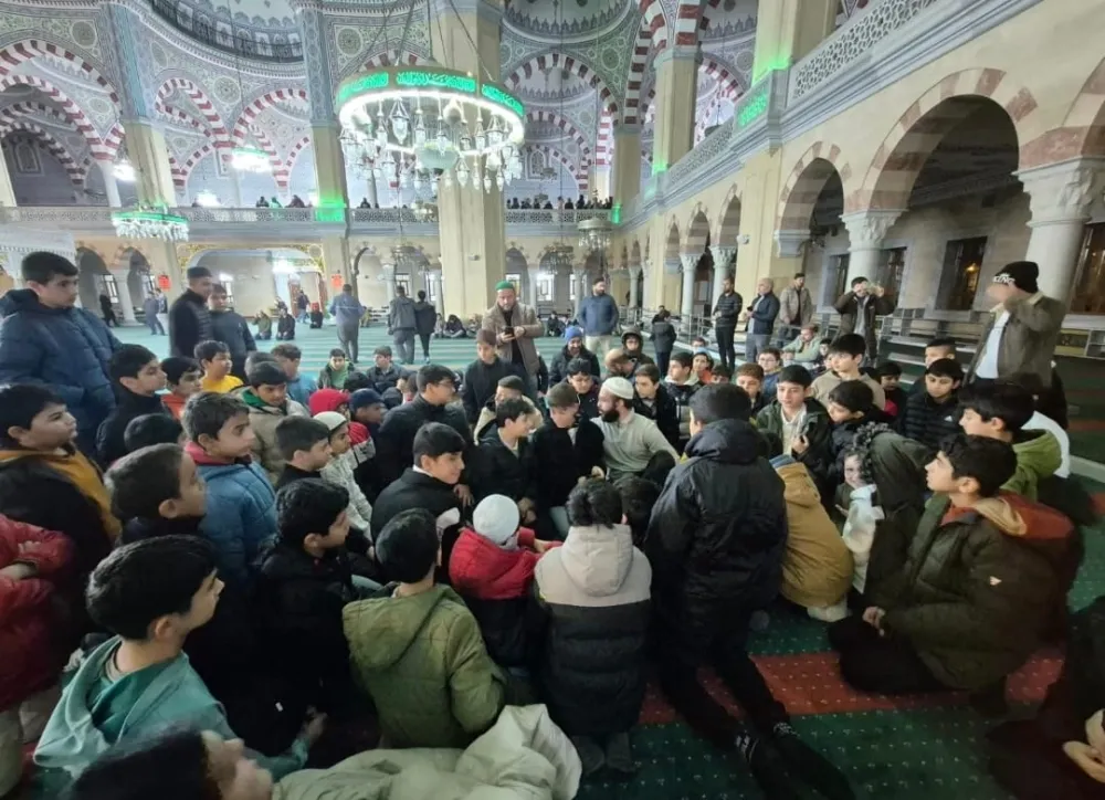 SABAH NAMAZI BULUŞMALARI GENÇLERİN YOĞUN İLGİSİYLE DEVAM EDİYOR