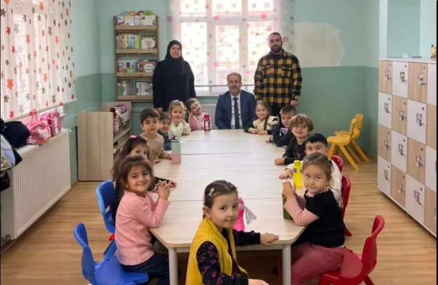 MÜFTÜ EREN, DİN EĞİTİMİ HİZMETLERİNİ GÖRÜŞTÜ; MİNİK ÖĞRENCİLERİN SEVİNCİNE ORTAK OLDU