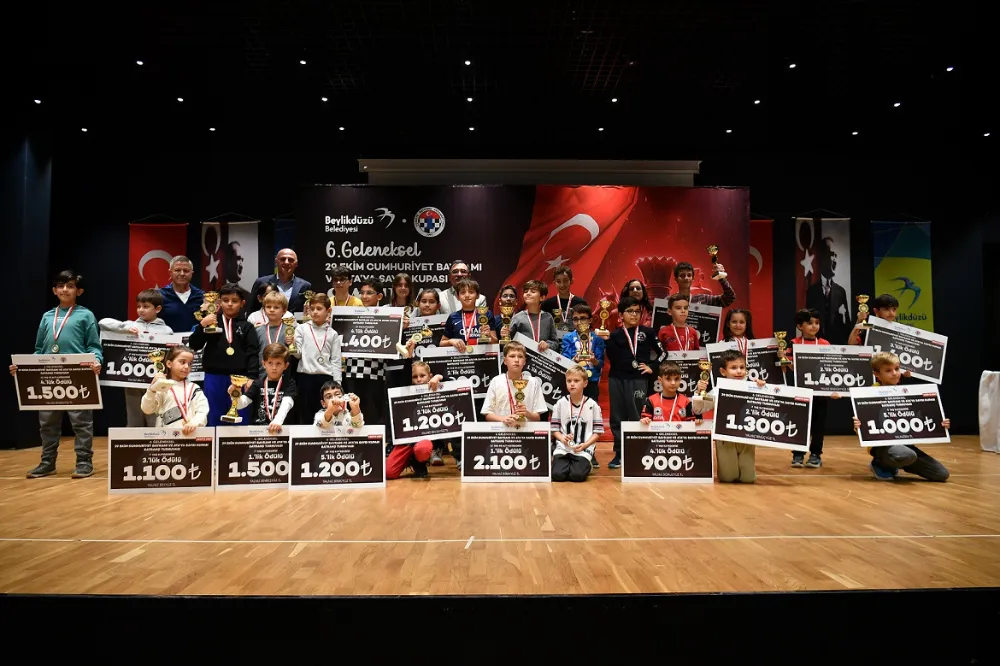 BEYLİKDÜZÜ’NDE 29 EKİM’E ÖZEL SATRANÇ TURNUVASI