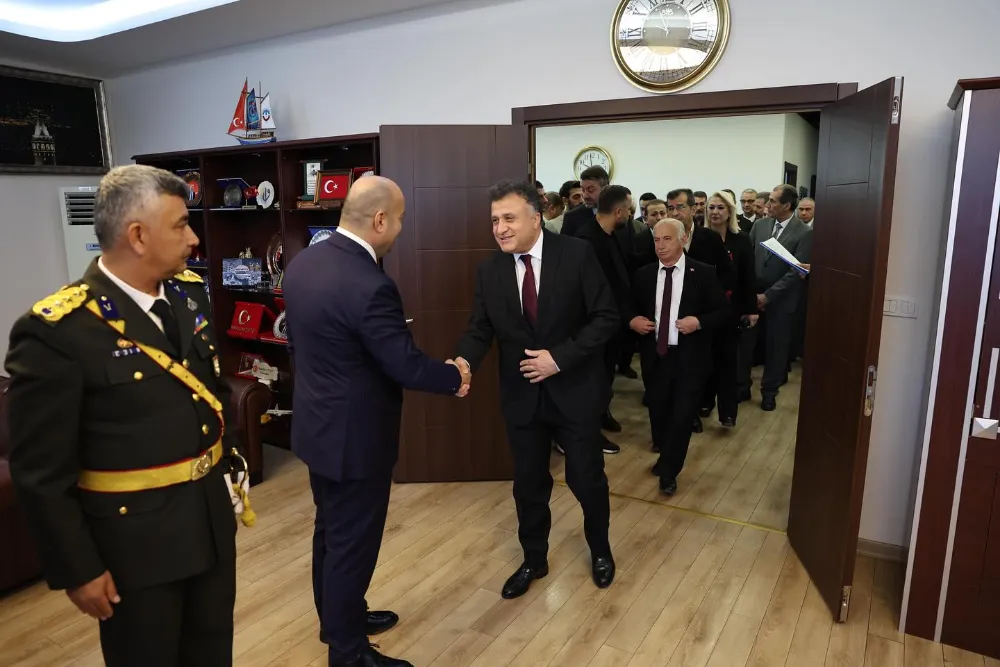 CUMHURİYET’İN 102. YILI COŞKUSU BAYRAMPAŞA’DA: KAYMAKAMLIK TEBRİKLERİ KABUL ETTİ