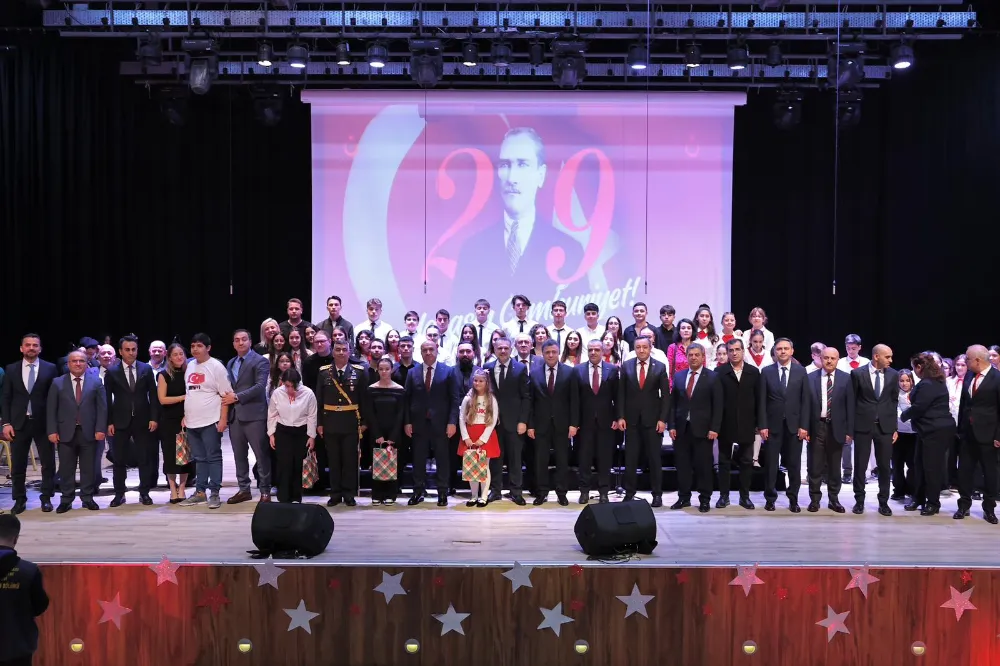 BAYRAMPAŞA’DA CUMHURİYET’İN 102. YILI COŞKUSU ZİRVE YAPTI