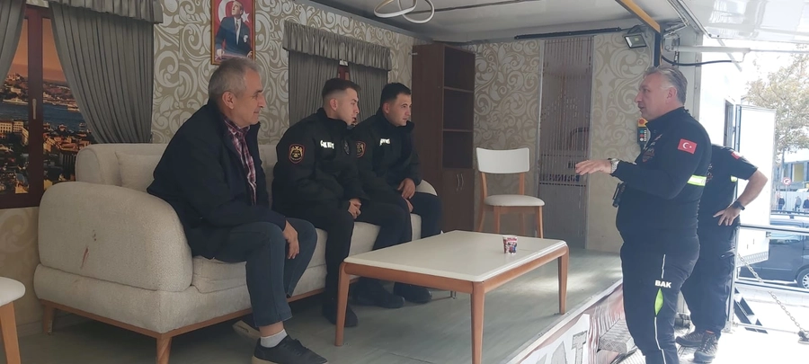 Deprem tırı Bak ekibi