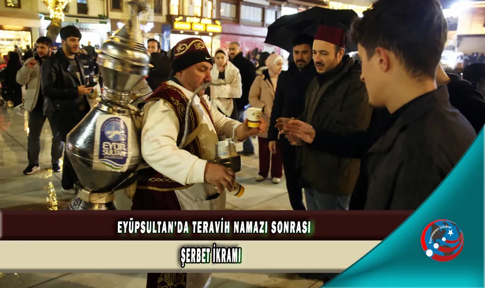 EYÜPSULTAN’DA TERAVİH NAMAZI SONRASI ŞERBET İKRAMI