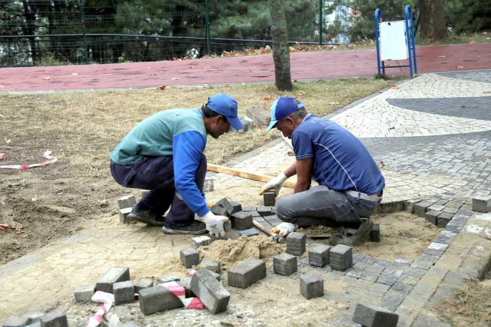 EYÜPSULTAN BELEDİYESİ SAHADA: TÜM PARKLAR VE YEŞİL ALANLAR SIFIRDAN YENİLENİYOR