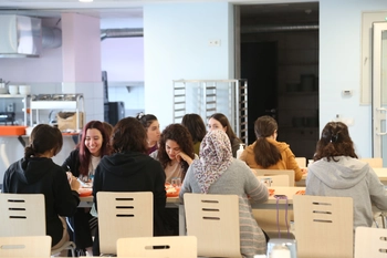 İBB ÖĞRENCİLERİN YANINDA