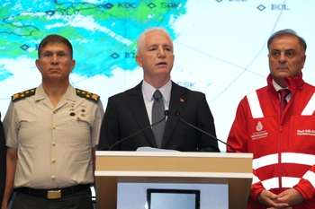İSTANBUL’U SAĞANAK VURDU: EĞİTİME CUMA GÜNÜ ARA VERİLDİ, MOTOSİKLETLER GEÇİCİ OLARAK YASAKLANDI