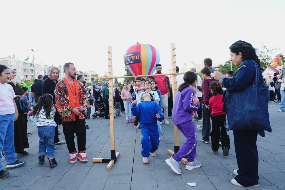 “YAŞAYAN MİRAS: MARDİN SERGİSİ” FESTİVALDE ZİYARETÇİLERİ AĞIRLAMAYI SÜRDÜRÜYOR
