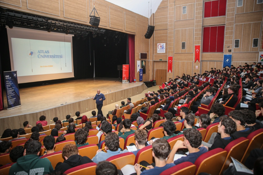 BAYRAMPAŞA BELEDİYESİ’NDEN LİSE SON SINIF ÖĞRENCİLERİNE YKS SEMİNERİ