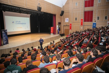 BAYRAMPAŞA BELEDİYESİ’NDEN LİSE SON SINIF ÖĞRENCİLERİNE YKS SEMİNERİ