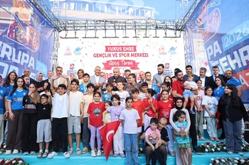 YUNUS EMRE GENÇLİK VE SPOR MERKEZİ’NE GÖRKEMLİ AÇILIŞ