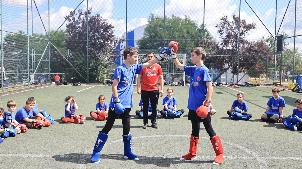 SULTANGAZİ’DE YAZ SPOR OKULLARI TAM GAZ 
