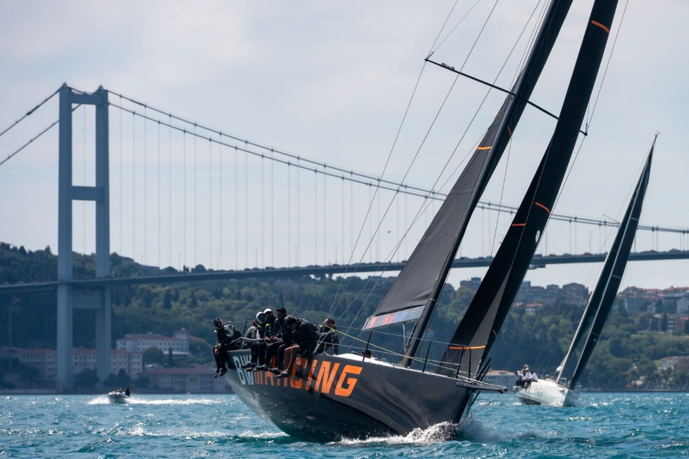 İSTANBUL’UN EŞSİZ SİLUETİ, 14. TAYK–EKER OLYMPOS REGATTA’NIN GÖRKEMLİ FİNALİNE EŞLİK ETTİ