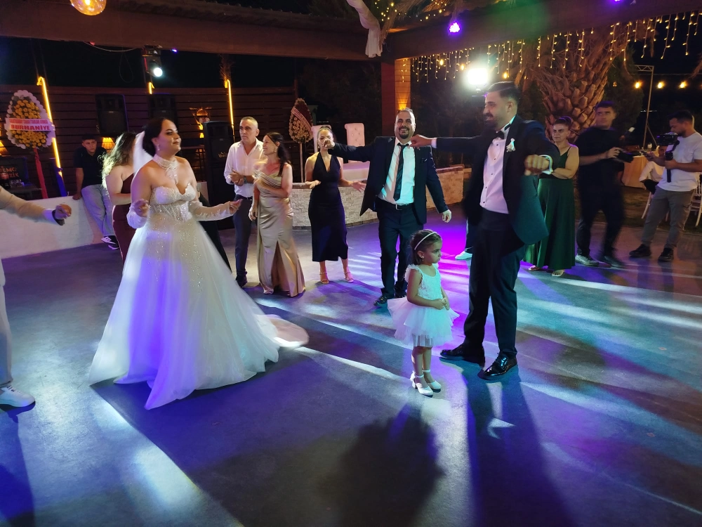 BURHANİYE'Lİ ÖZÇELİK AİLESİNİN MUTLU GÜNÜ