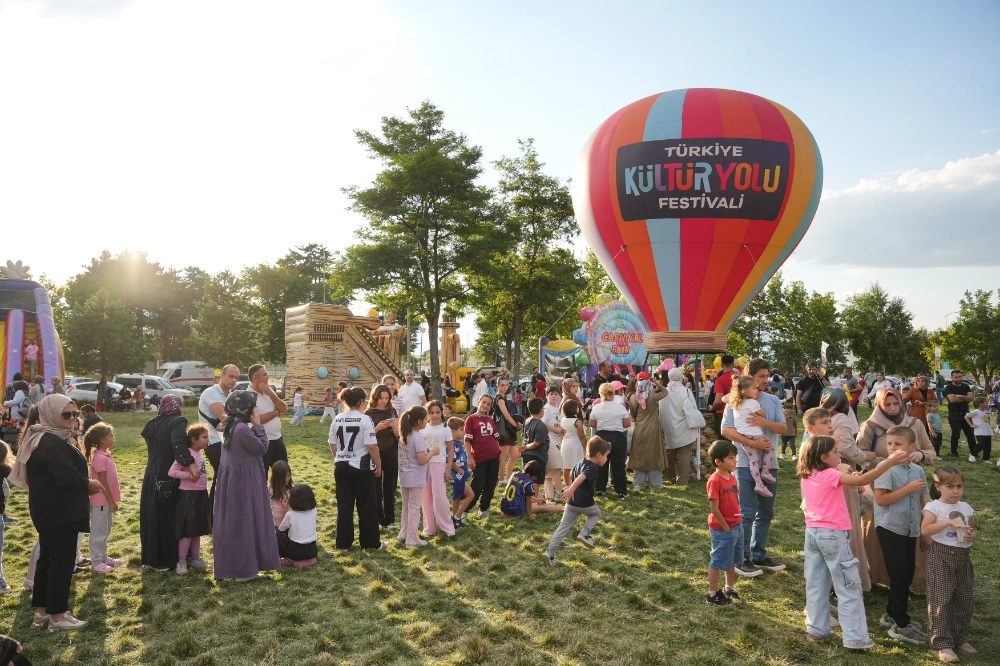 ERZURUM KÜLTÜR YOLU FESTİVALİ’NDE SANATIN İNCELİKLERİNDEN ŞEHRİN HAFIZASINA