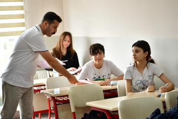 BEYLİKDÜZÜ’NDE EĞİTİM DESTEĞİ BAŞARIYLA TAÇLANDI