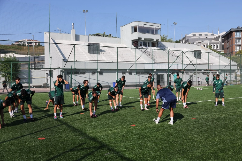 ARNAVUTKÖY BELEDİYESPOR’DA ŞAMPİYON GENÇLER A TAKIMDA