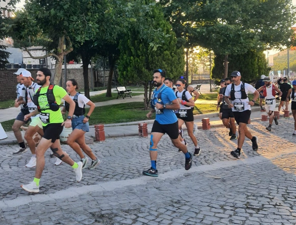 EYÜPSULTAN’IN SPORCU GENÇLERİ BAŞARIDAN BAŞARIYA KOŞUYOR.