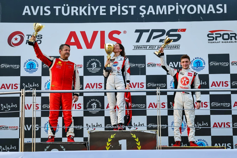 Yüksek Tempo ve Kararlı Sürüşüyle Rakiplerini Geçti