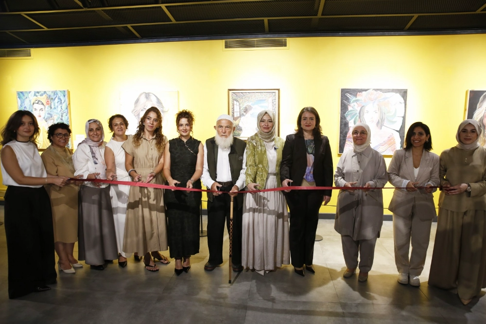 “ÖRTÜŞEN İZLER” GALERİ EYÜPSULTAN’DA SANATSEVERLERLE BULUŞTU