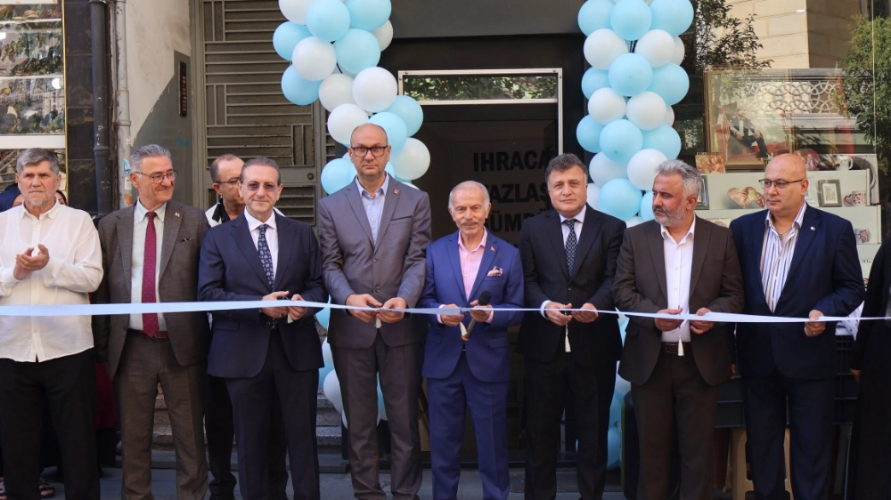 BAYRAMPAŞA'DA YEPYENİ BİR SOLUK: MAVİ HOME KAPILARINI AÇTI!