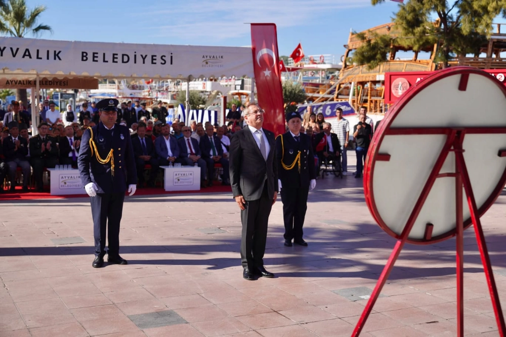 AYVALIK’TA GAZİLER GÜNÜ TÖRENLE ANILDI