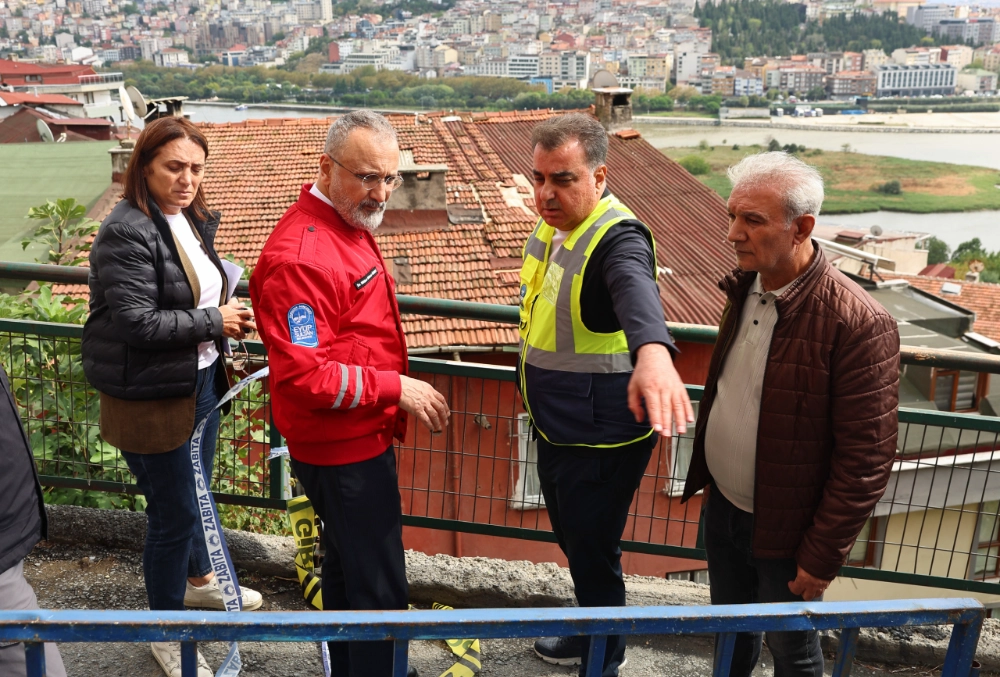 BAŞKAN ÖZMEN, TOPRAK KAYMASININ MEYDANA GELDİĞİ BÖLGEDE