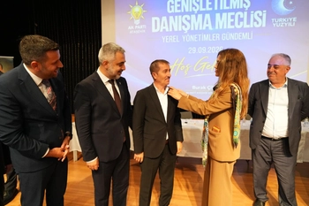 ATAŞEHİR’DE CHP’Lİ 6 MECLİS ÜYESİ AK PARTİ’YE KATILDI
