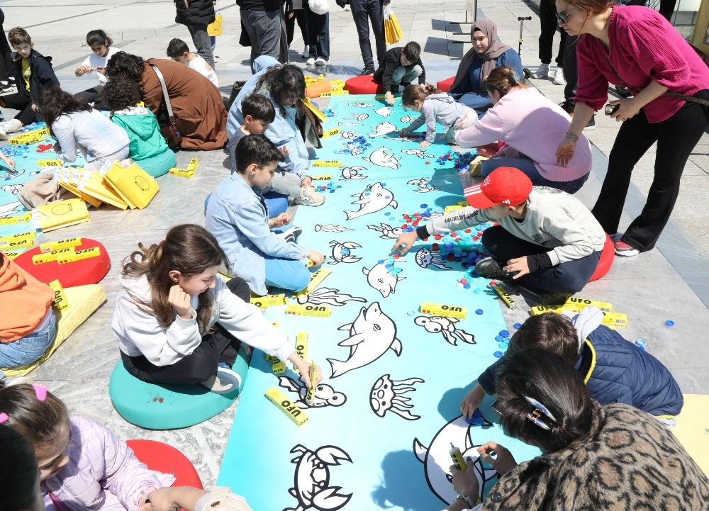 İSTANBUL’UN ÜÇ FARKLI NOKTASINDA ÇOCUKLARLA BULUŞUYOR!