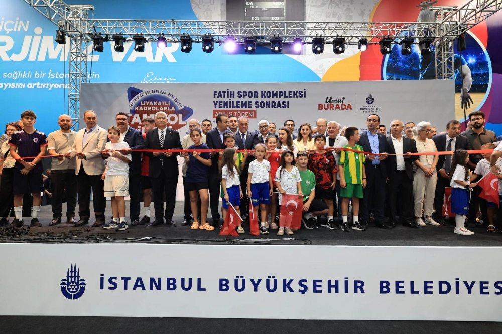 YENİLENEN İBB FATİH SPOR KOMPLEKSİ HİZMETE AÇILDI